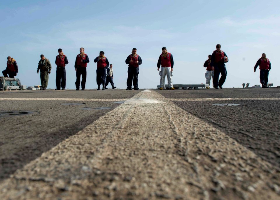 USS Dewey flight deck operations 150113-N-KB426-027