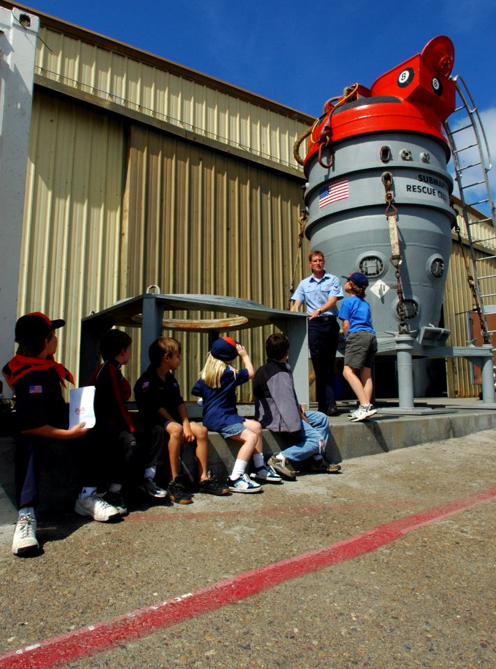 US Navy 070505-N-4163T-055 Boatswain's Mate 3rd Class Jason Beres, a reservist assigned to Deep Submergence Unit (DSU) at Naval Air Station North Island, talks about the Submarine Rescue Chamber (SRC) to Cub Scout Pack 546