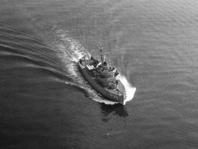 USS Direct (MSO-430) underway in 1954