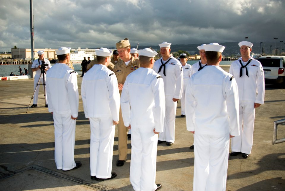 US Navy 070507-N-4856G-009 Chief of Naval Operations (CNO) Adm. Mike Mullen speaks to Sailors of Los Angeles-class attack submarine USS Pasadena (SSN 752) before making his way to the mess decks