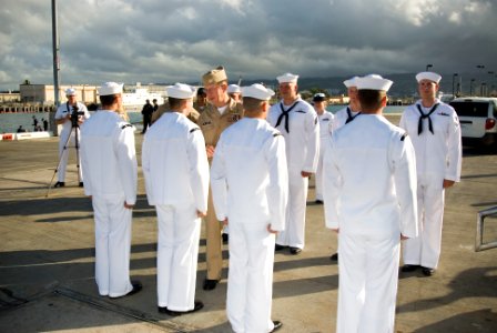 US Navy 070507-N-4856G-009 Chief of Naval Operations (CNO) Adm. Mike Mullen speaks to Sailors of Los Angeles-class attack submarine USS Pasadena (SSN 752) before making his way to the mess decks