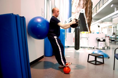 US Navy 070509-N-5319A-008 Chief Engineman Peter Johns performs rehab exercises in the Center for the Intrepid aboard Brooke Army Medical Center (BAMC)