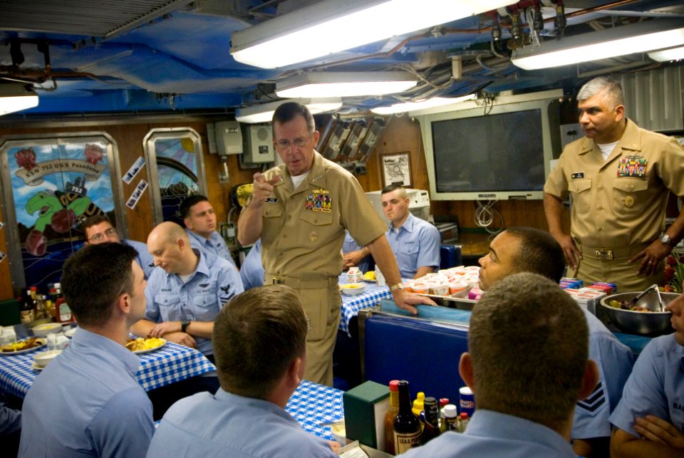 US Navy 070507-N-4856G-026 Chief of Naval Operations (CNO) Adm. Mike Mullen speaks to the Sailors of Los Angeles-class attack submarine USS Pasadena (SSN 752)