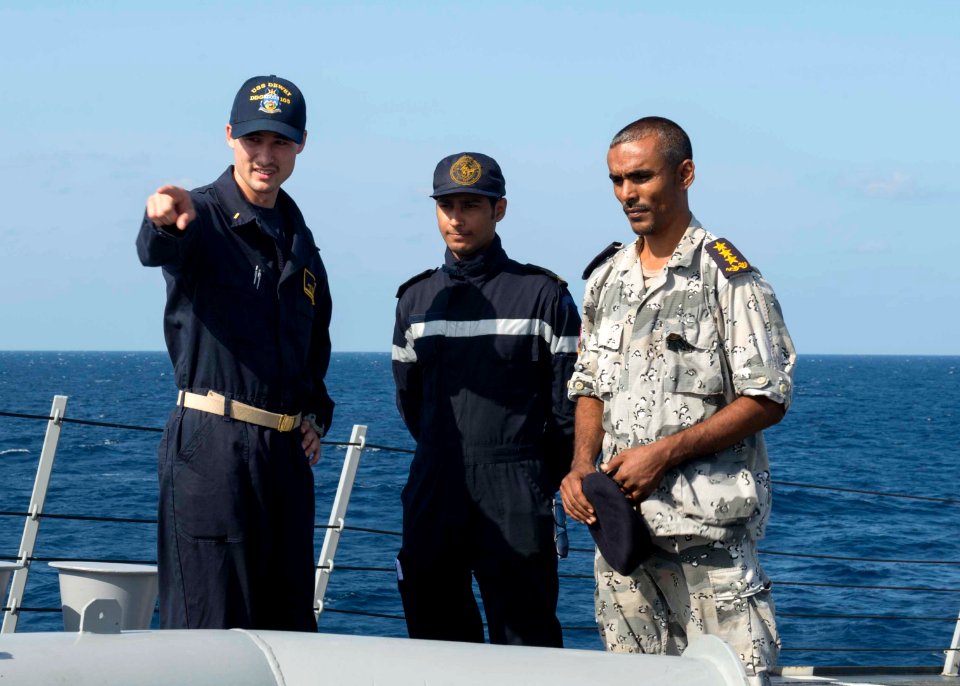 USS Dewey (DDG 105) 141109-N-KB426-040 (15585727990)