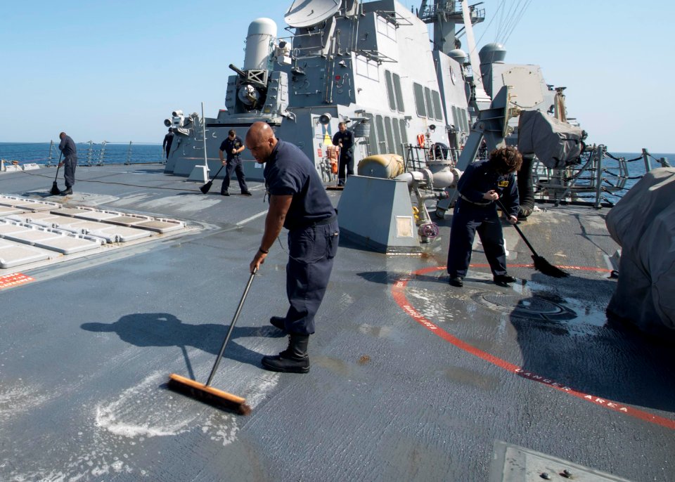 USS Dewey (DDG 105) 141110-N-KB426-084 (15165992744)