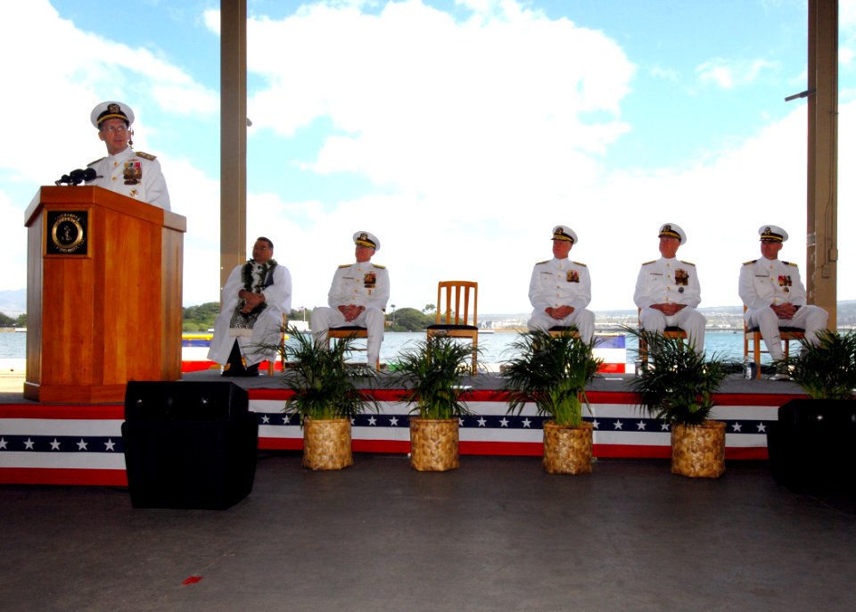 US Navy 070508-N-4965F-018 Chief of Naval Operations (CNO) Adm. Mike Mullen delivers his remarks during a change of command ceremony