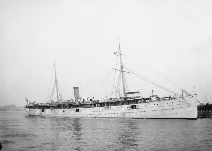 USS Dixie at anchor, in July 1901 (NH 54514)