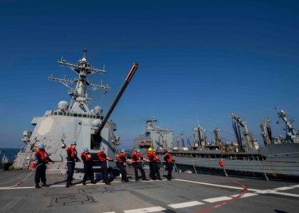 USS Dewey conducts a replenishment. (16030875537)