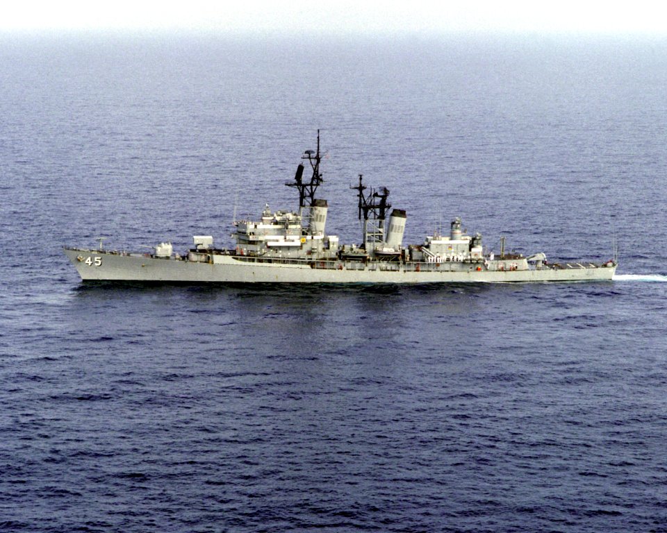 USS Dewey (DDG-45) underway at sea on 17 October 1987