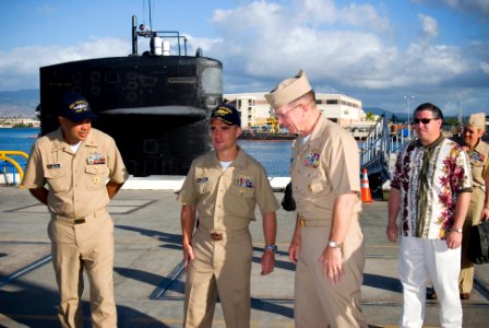 US Navy 070507-N-4856G-004 Cmdr. Doug Perry, commanding officer of Los Angeles-class attack submarine USS Pasadena (SSN 752), greets Chief of Naval Operations (CNO) Adm. Mike Mullen as they make their way to the mess decks