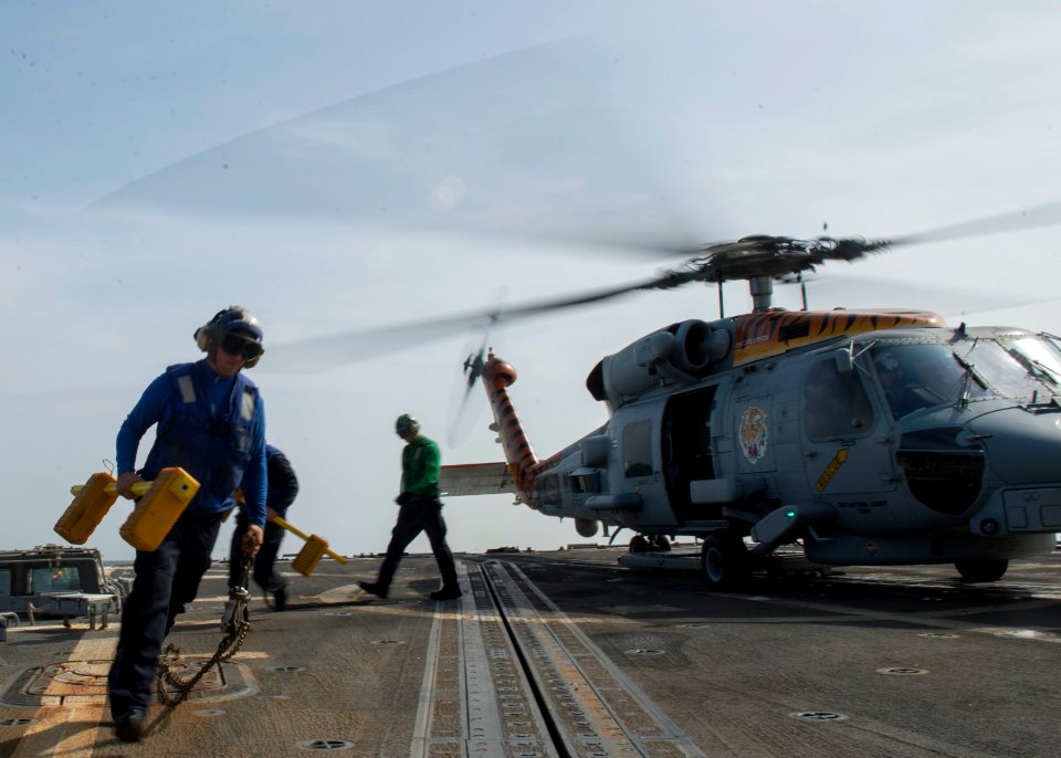 USS Dewey flight deck operations 150113-N-KB426-078