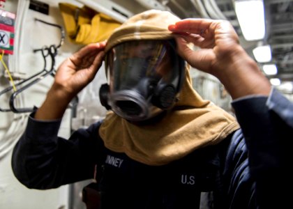 USS Dewey (DDG 105) 141103-N-KB426-002 (15716129752)