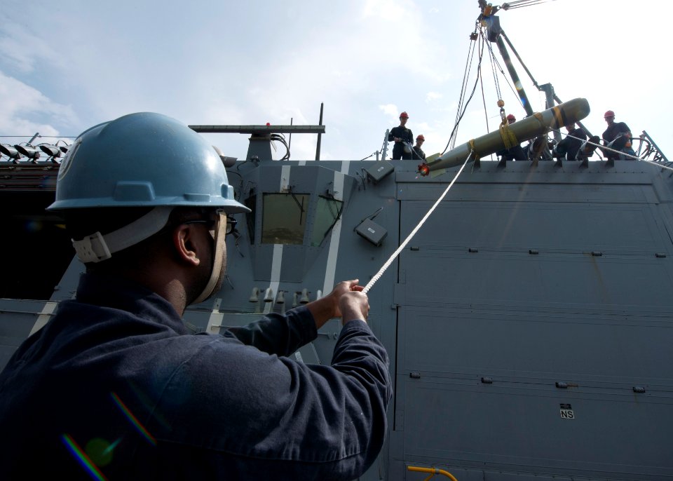 USS Dewey (DDG 105) 150209-N-KB426-257 (16311006458)