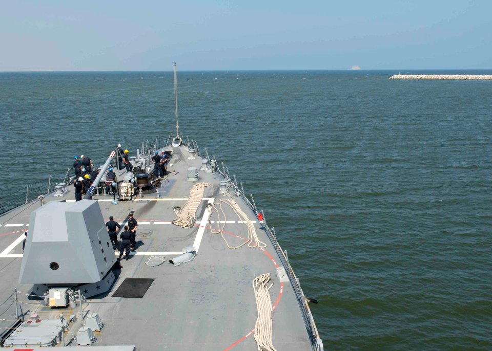 USS Dewey (DDG 105) 141025-N-KB426-032 (15452474409)