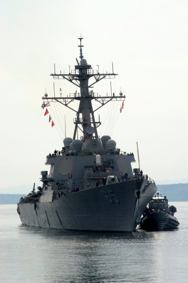 US Navy 070515-N-3390M-001 Guided missile destroyer USS Benfold (DDG 65) is assisted by a tug boat she prepares to moor pier side at Naval Station Everett for a port visit
