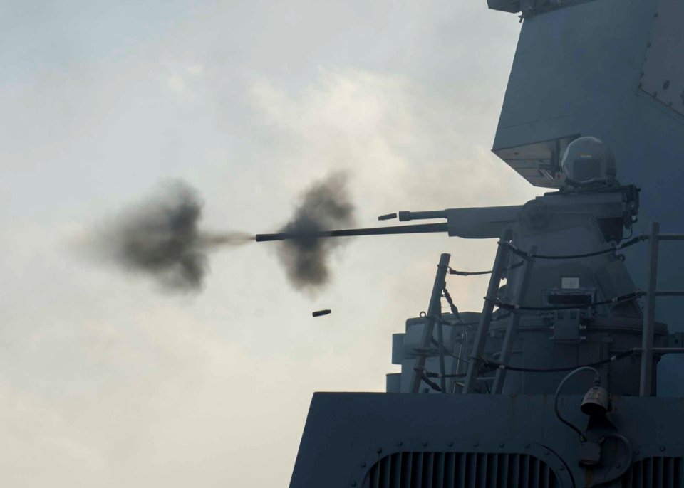 USS Dewey (DDG 105) 141118-N-KB426-048 (15841185581)