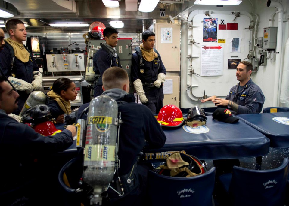 USS Dewey (DDG 105) 141103-N-KB426-013 (15094633824)