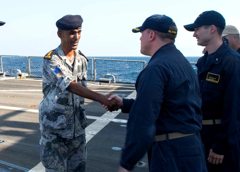 USS Dewey (DDG 105) 141109-N-KB426-009 (15770526975)