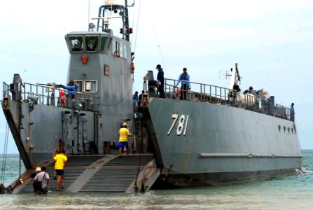 US Navy 070516-N-4124C-147 A Royal Thai Navy landing craft onloads civilians during a non-combatant evacuation as part of Cobra Gold 2007 photo