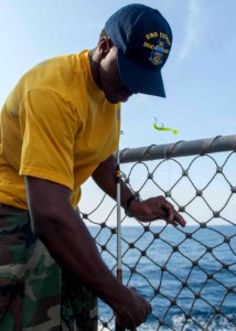 USS Dewey (DDG 105) 141023-N-KB426-021 (15478564330)