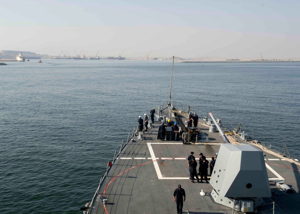 USS Dewey (DDG 105) 141024-N-KB426-013 (15443922280)