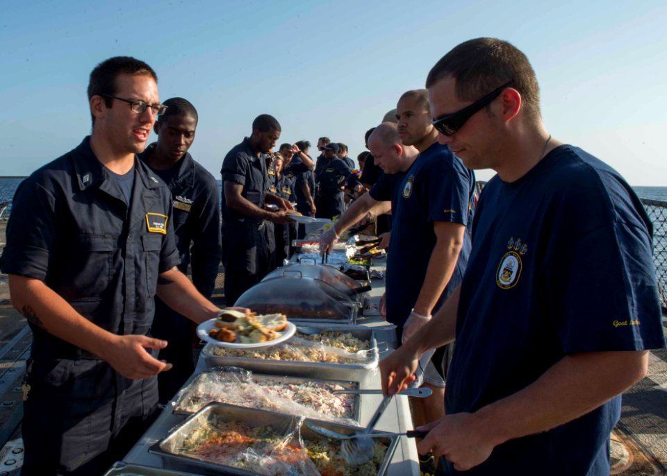 USS Dewey (DDG 105) 141102-N-KB426-041 (15712673521)