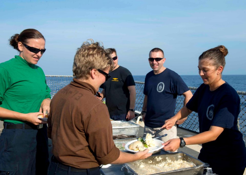 USS Dewey (DDG 105) 141026-N-KB426-039 (15478564070)