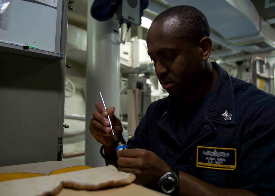 USS Dewey (DDG 105) 141019-N-KB426-041 (15478169537)