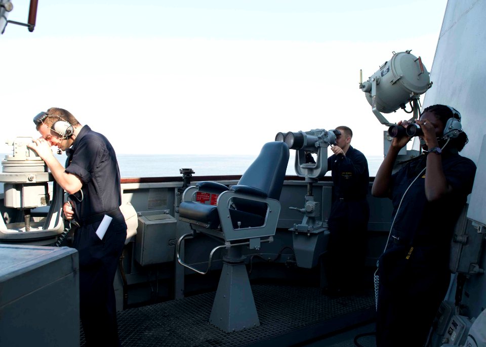 USS Dewey (DDG 105) 141024-N-KB426-010 (15008750004)