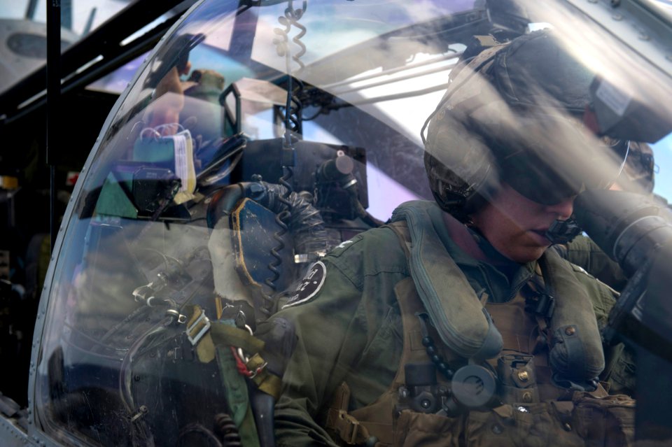 USS Denver flight deck operations 130816-N-KL846-044