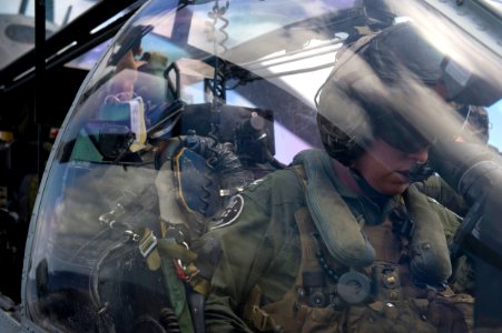 USS Denver flight deck operations 130816-N-KL846-044