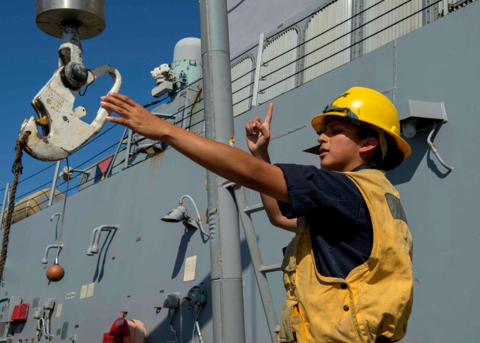 USS Dewey (DDG 105) 141027-N-KB426-033 (15640418766)