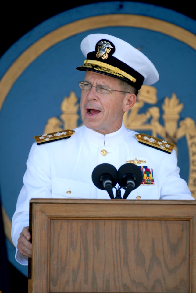 US Navy 070525-N-0696M-197 Chief of Naval Operations (CNO) Adm. Mike Mullen administers the oath of office during the 2007 United States Naval Academy Graduation and Commissioning Ceremony
