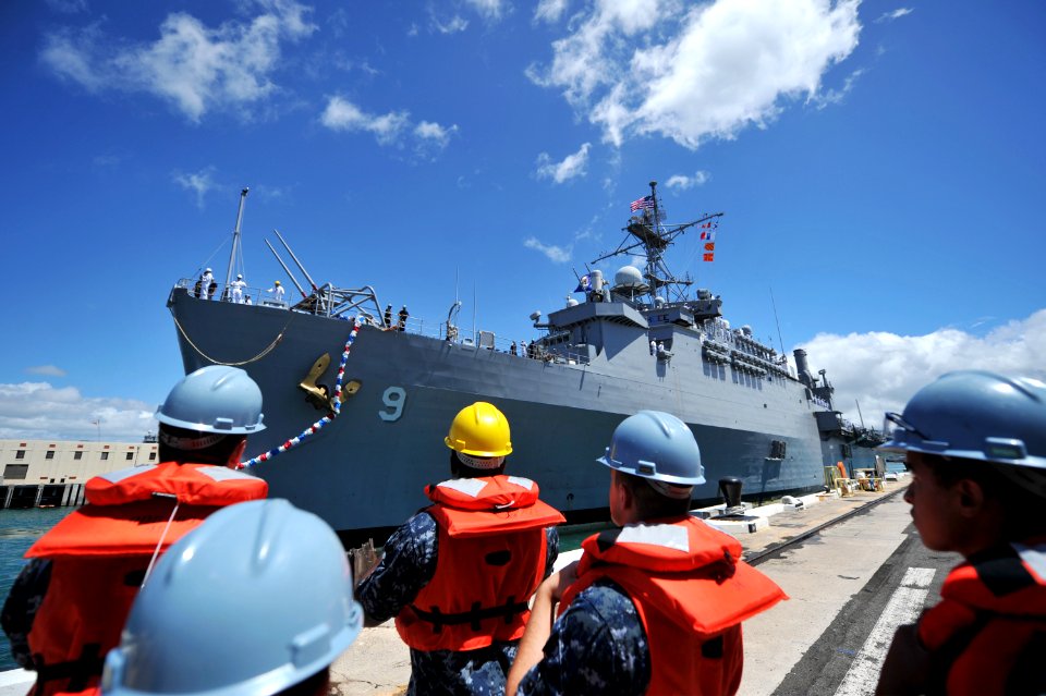 USS Denver's arrival at Pearl Harbor 140807-N-IU636-280