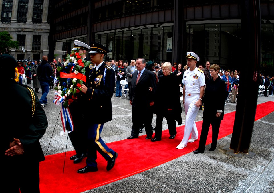 US Navy 070526-N-0696M-298 CNO attends Chicago Memorial Day parade