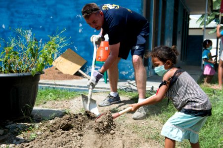 USS Denver sailor takes part in community service program 130829-N-KL846-066