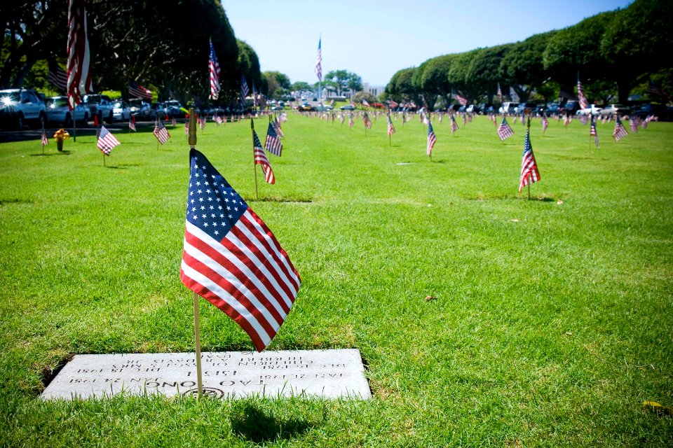 US Navy 070527-N-4856G-033 Hundreds of flags fly over the graves of those who have passed on while defending freedom