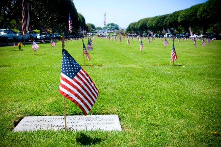 US Navy 070527-N-4856G-033 Hundreds of flags fly over the graves of those who have passed on while defending freedom