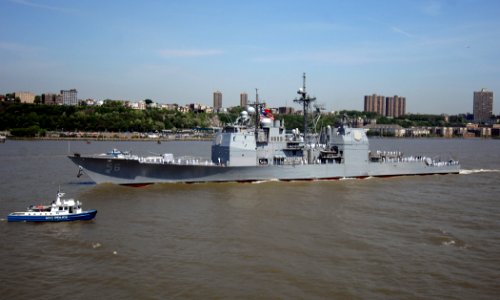 US Navy 070523-N-8923M-287 The guided-missile cruiser USS San Jacinto (CG 56) passes alongside the multi-purpose amphibious assault ship USS Wasp (LHD 1) during a parade of ships in the Hudson River