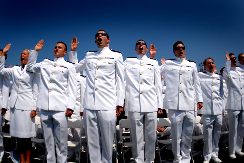 US Navy 070525-N-0696M-242 The United States Naval Academy (USNA), Class of 2007, take the oath of office during their Graduation and Commissioning Ceremony