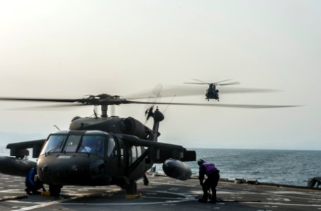 USS Denver flight operations 140411-N-ZU025-076