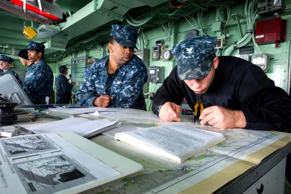 USS Denver operations 140128-N-IC565-004