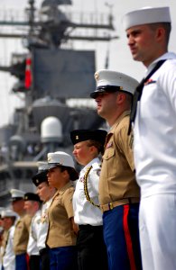 US Navy 070523-N-2984R-003 Sailors, Marines and Sea Cadets aboard amphibious assault ship USS Wasp (LHD 1) man the rails as the ship makes her way into New York City
