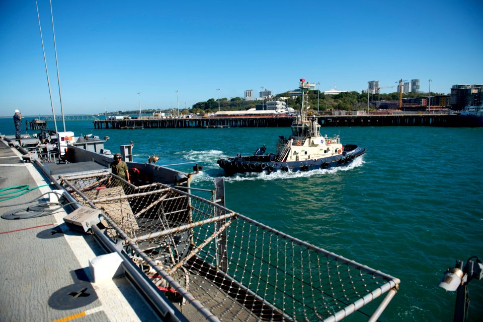 USS Denver pulls in to Darwin, Australia 130903-N-KL846-014