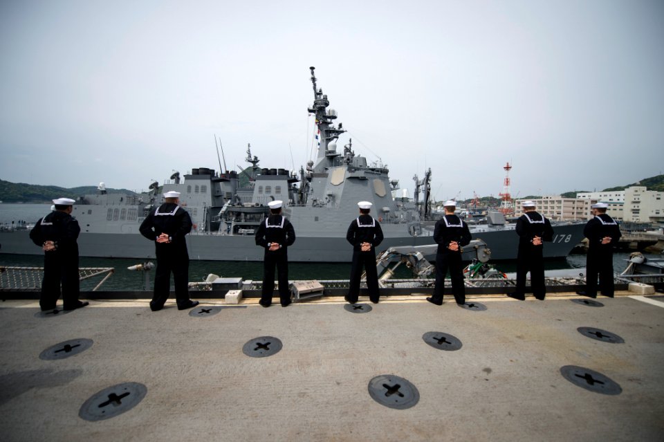 USS Denver pulls into port 140427-N-ZU025-034