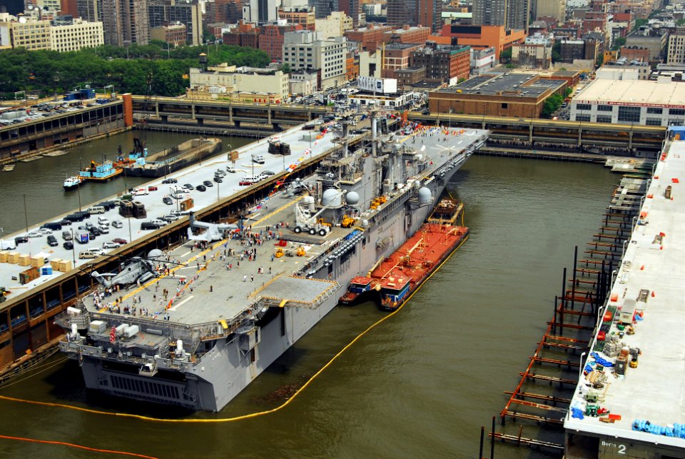 US Navy 070528-N-5758H-390 Thousands of New Yorkers line up to tour amphibious assault ship USS Wasp (LHD 1) and Marine Medium Helicopter Squadron 365 (HMM-365) helicopters as part of the festivities for Fleet Week
