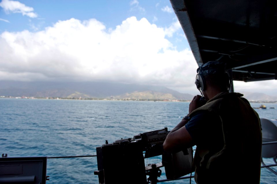 USS Denver arrives in Dili, Timor-Leste 130827-N-KL846-009
