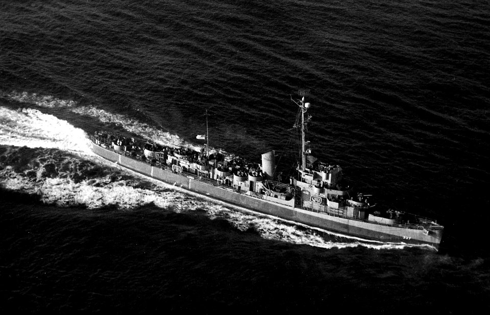USS Dale W. Peterson (DE-337) undeway at sea, in 1944