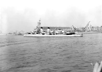 USS Dashiell (DD-659) off the Philadelphia Naval Shipyard c1952