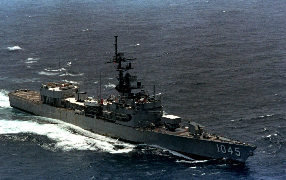 USS Davidson (FF-1045) underway in the Indian Ocean on 1 May 1983 (6378958)